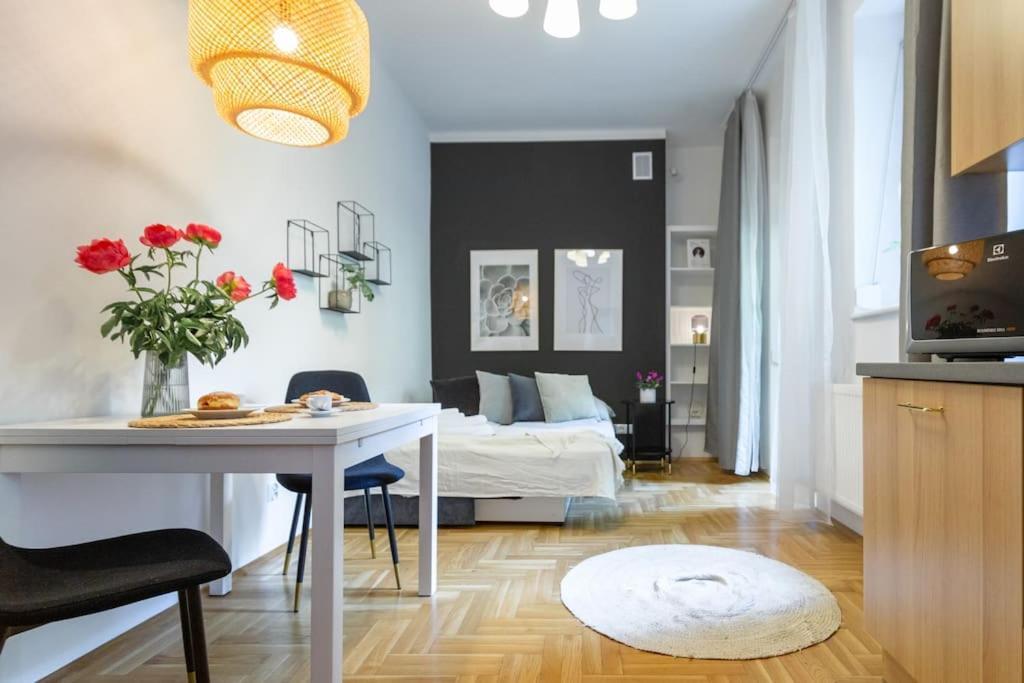 May C Studio W/Balcony Краків Екстер'єр фото