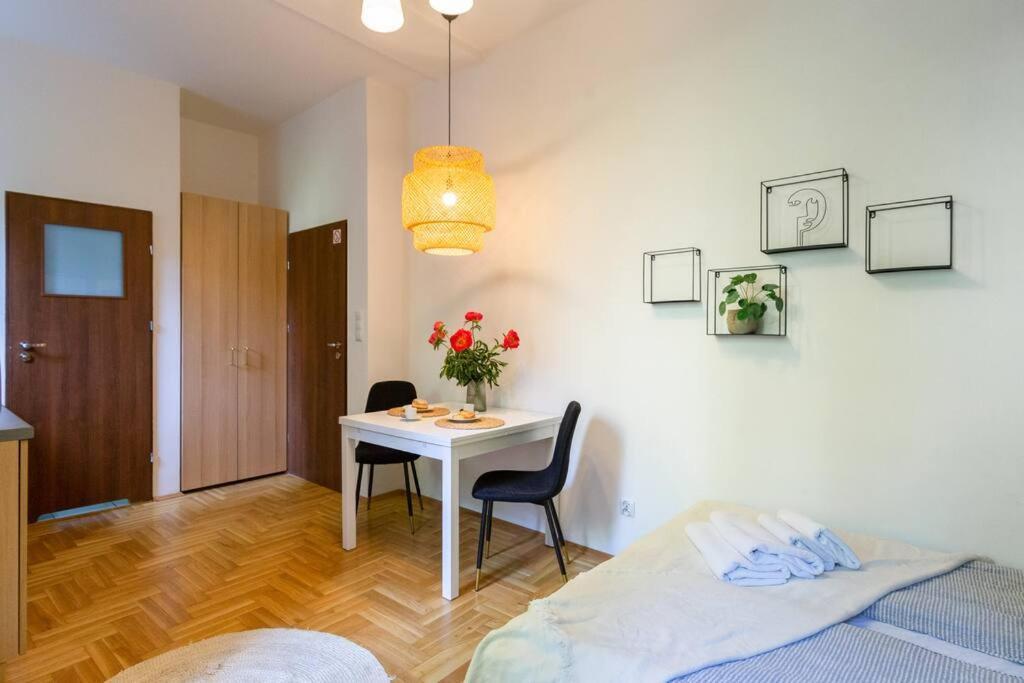 May C Studio W/Balcony Краків Екстер'єр фото
