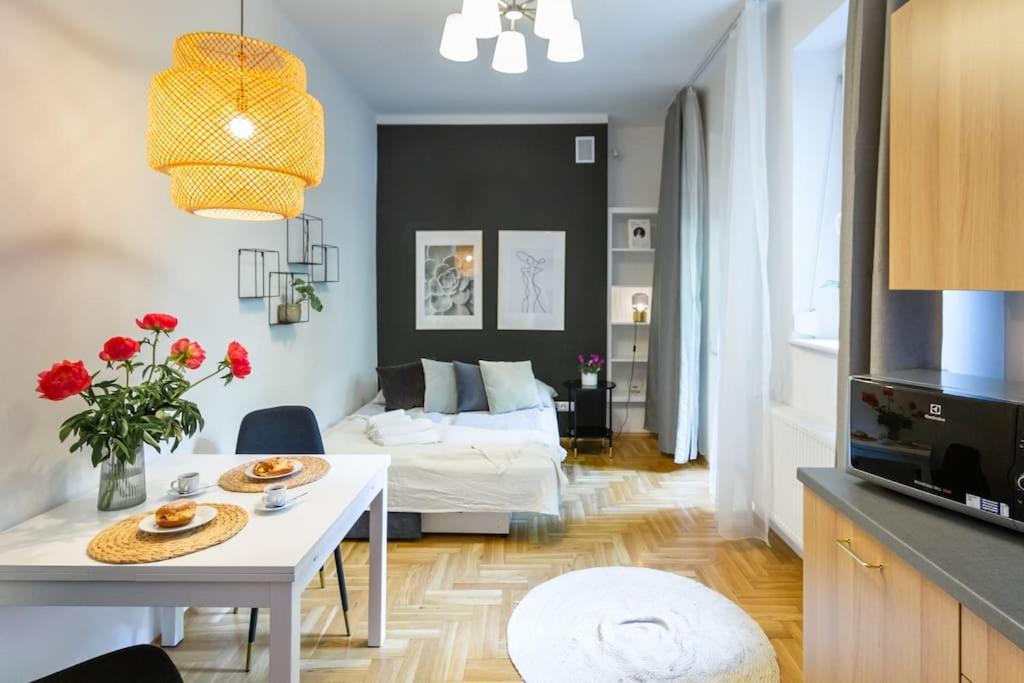 May C Studio W/Balcony Краків Екстер'єр фото